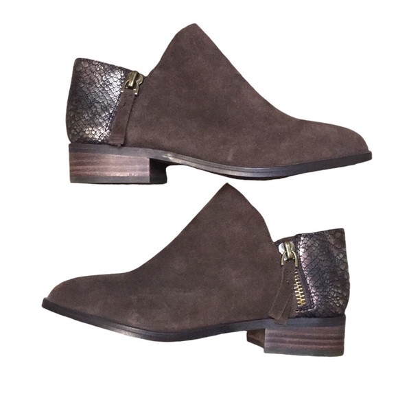 Urban Outfitter’s Very Volatile Greyson Ankle Bootie, Brown Snakeskin Heel - Picture 4 of 10